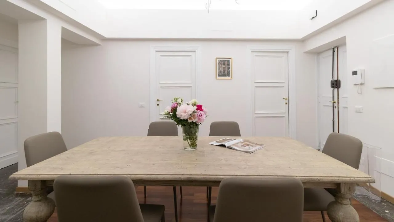 Italianway - Barberini Elegantia Apartments Roma