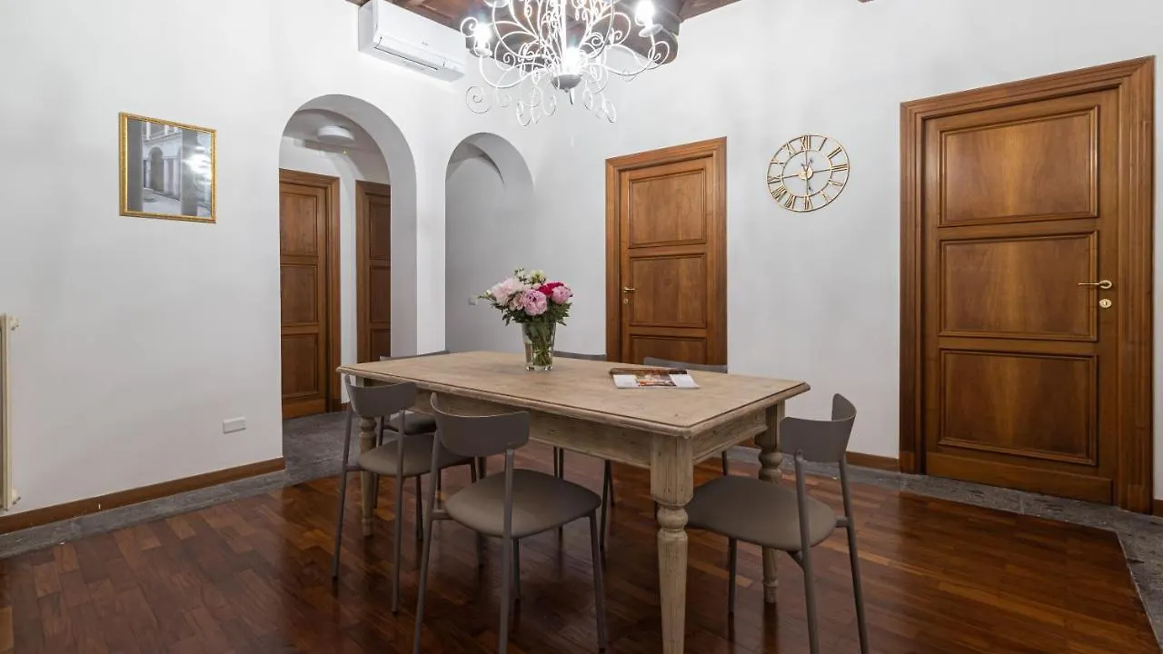 Italianway - Barberini Elegantia Apartments Roma