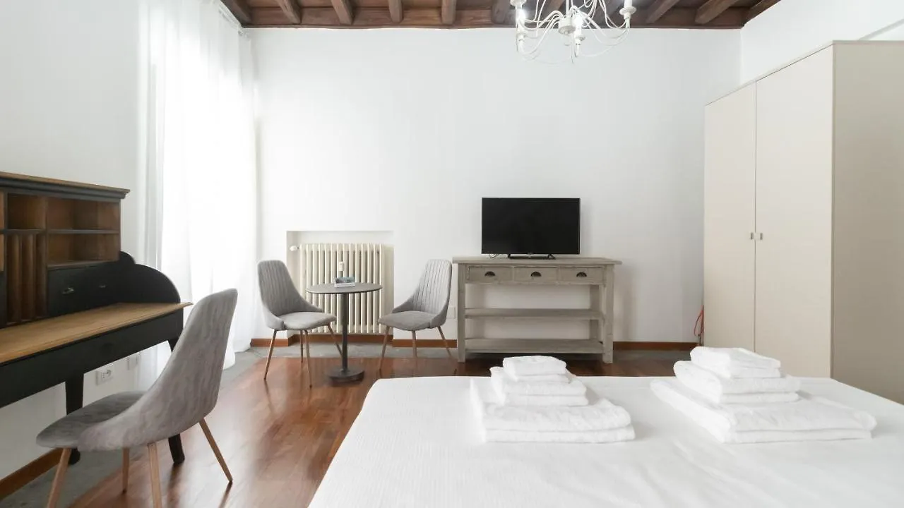 Italianway - Barberini Elegantia Apartments Roma