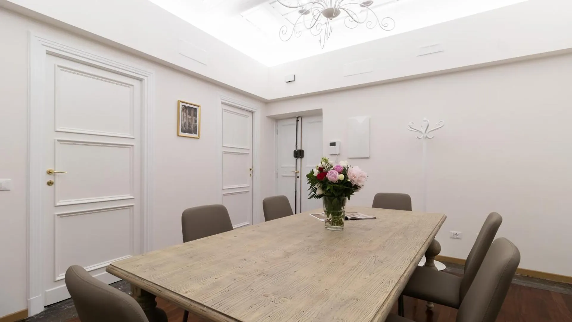 Italianway - Barberini Elegantia Apartments Roma